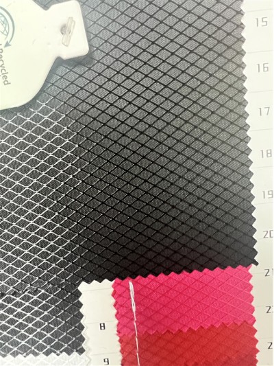 GZ-TY  菱形格PU  RPET再生面料  100%RPER   100%P  幅寬：147CM 防潑水   側面照